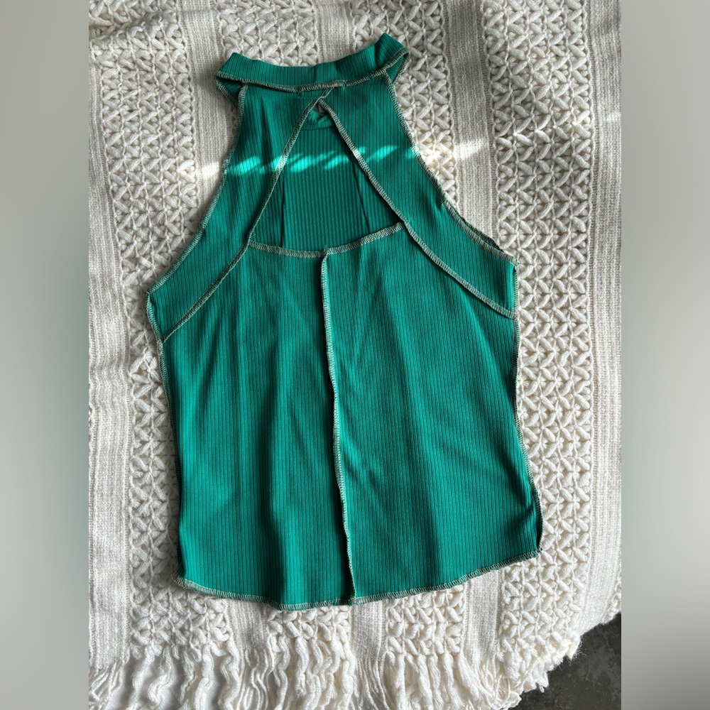 Green top - Picture 3 of 3